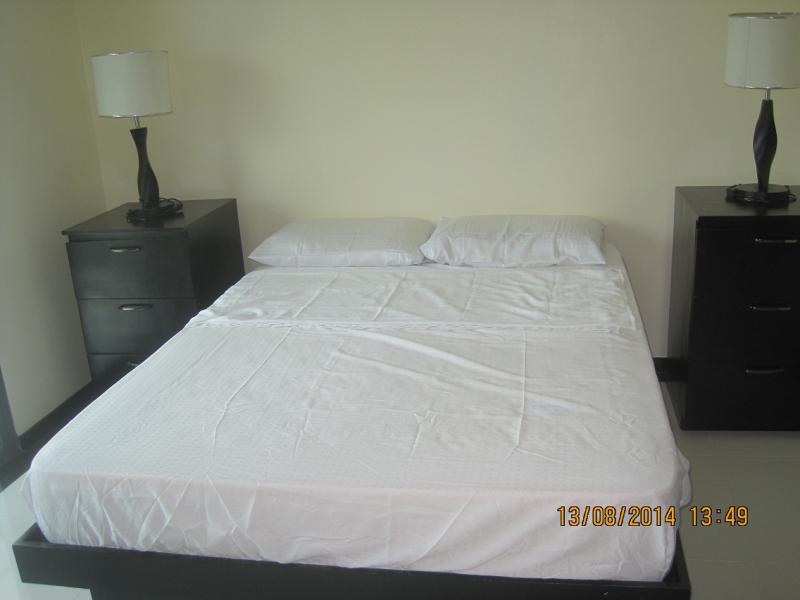http://bahay.ph/phpThumb/phpThumb.php?src=../pic_listings/8590178026.jpg&w=800
