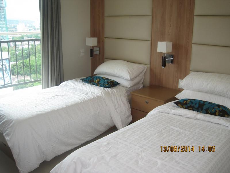 http://bahay.ph/phpThumb/phpThumb.php?src=../pic_listings/8590178032.jpg&w=800