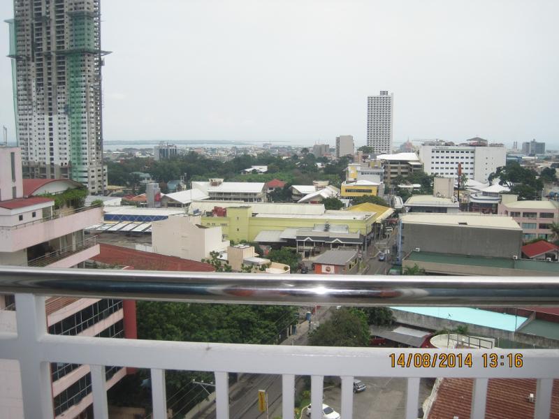 http://bahay.ph/phpThumb/phpThumb.php?src=../pic_listings/8590178041.jpg&w=800