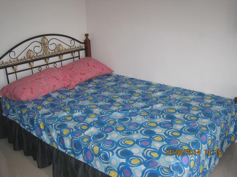 http://bahay.ph/phpThumb/phpThumb.php?src=../pic_listings/8590178042.jpg&w=800