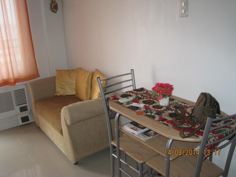 http://bahay.ph/phpThumb/phpThumb.php?src=../pic_listings/8590178045.jpg&w=800