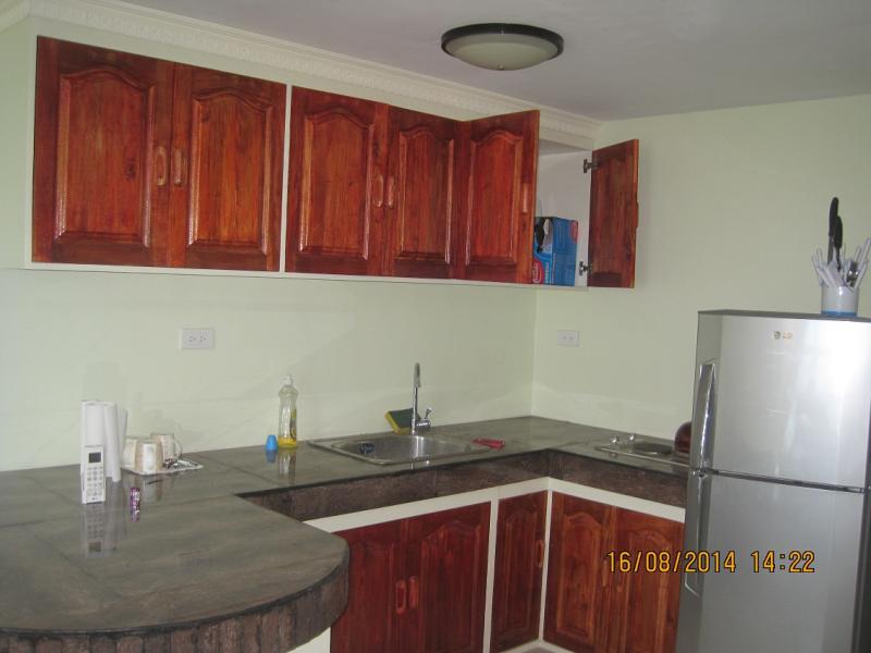 http://bahay.ph/phpThumb/phpThumb.php?src=../pic_listings/8590178112.jpg&w=800