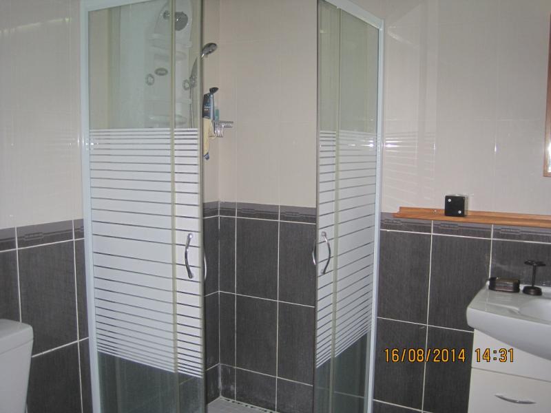 http://bahay.ph/phpThumb/phpThumb.php?src=../pic_listings/8590178117.jpg&w=800