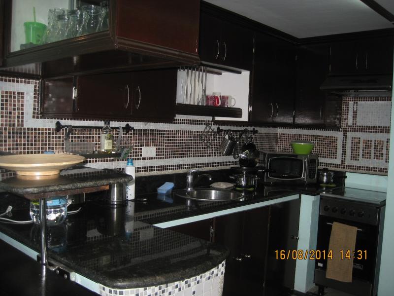 http://bahay.ph/phpThumb/phpThumb.php?src=../pic_listings/8590178119.jpg&w=800