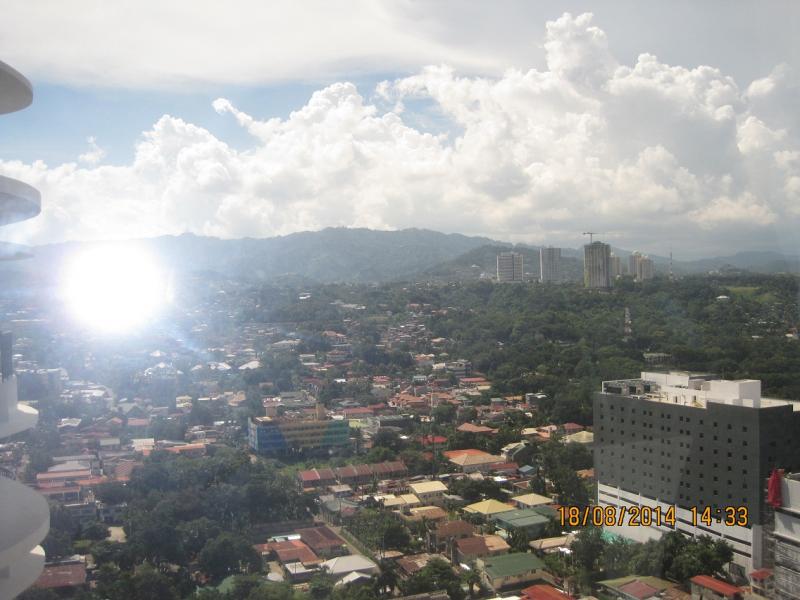 http://bahay.ph/phpThumb/phpThumb.php?src=../pic_listings/8590178195.jpg&w=800