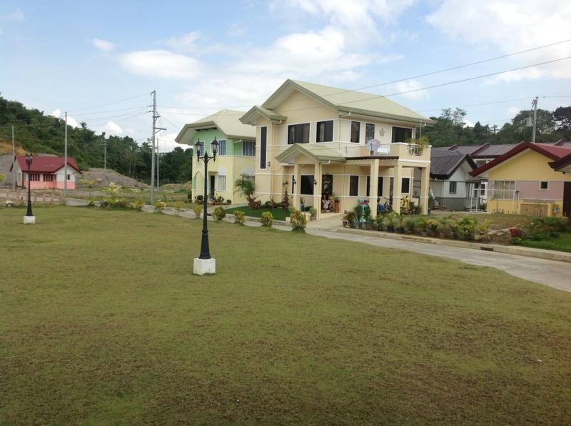 http://bahay.ph/phpThumb/phpThumb.php?src=../pic_listings/8590190278.jpg&w=800