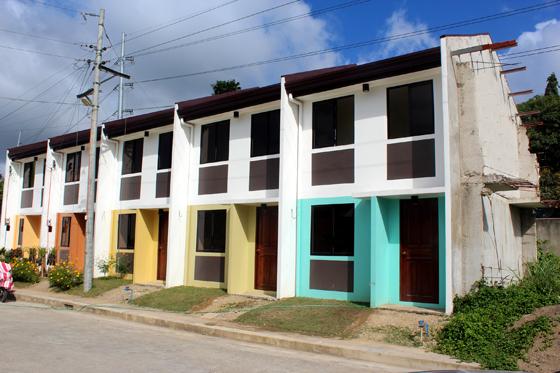 http://bahay.ph/phpThumb/phpThumb.php?src=../pic_listings/8590190279.jpg&w=800