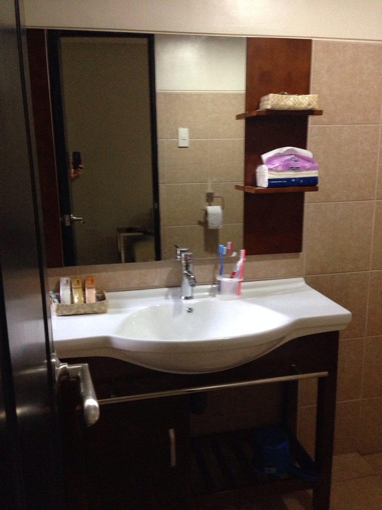http://bahay.ph/phpThumb/phpThumb.php?src=../pic_listings/8590196405.jpg&w=800