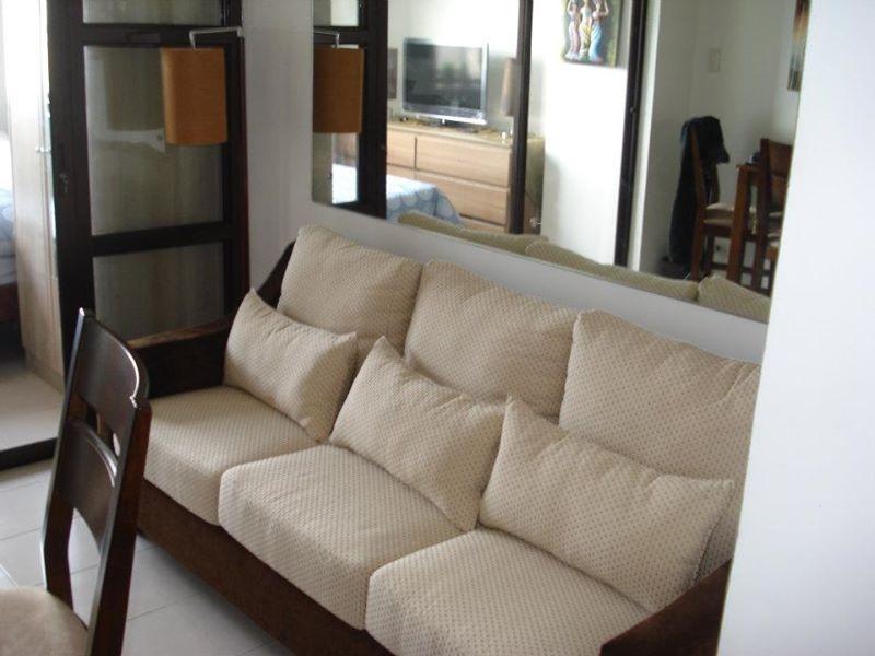 http://bahay.ph/phpThumb/phpThumb.php?src=../pic_listings/8590198366.jpg&w=800