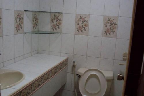 Masters Bedroom Toilet & Bath