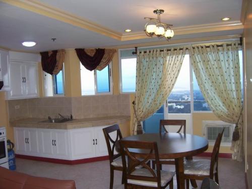 Kitchen & Dining Area