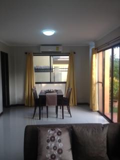 FOR RENT / LEASE: House Cebu > Other areas 26