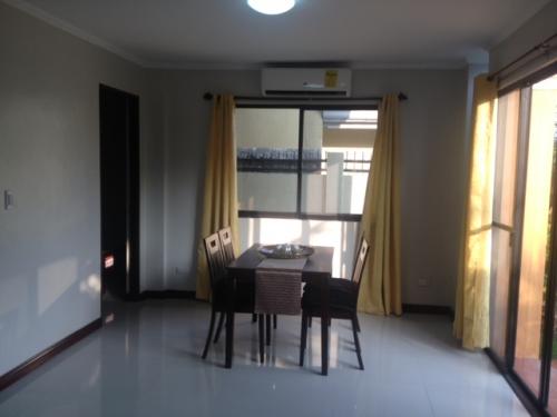 FOR RENT / LEASE: House Cebu > Other areas 32