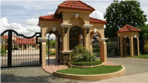 FOR RENT / LEASE: House Cebu > Other areas 34
