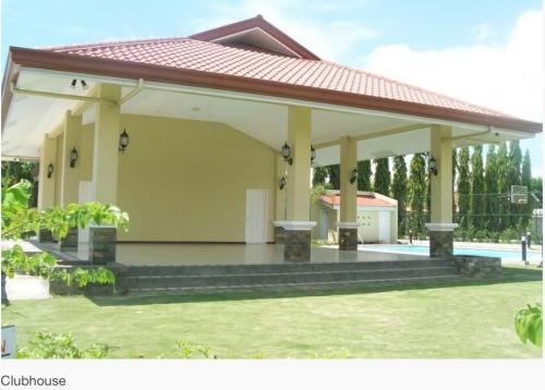 FOR RENT / LEASE: House Cebu > Other areas 9