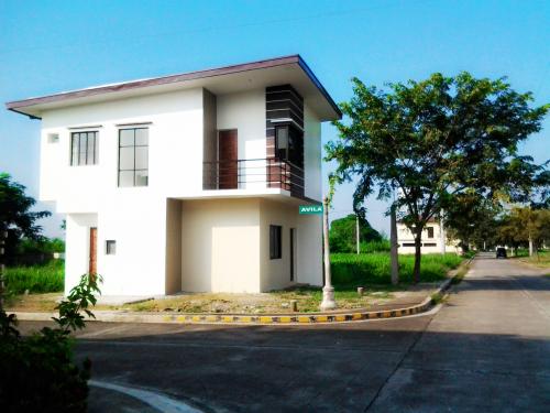 FOR SALE: House Laguna 10