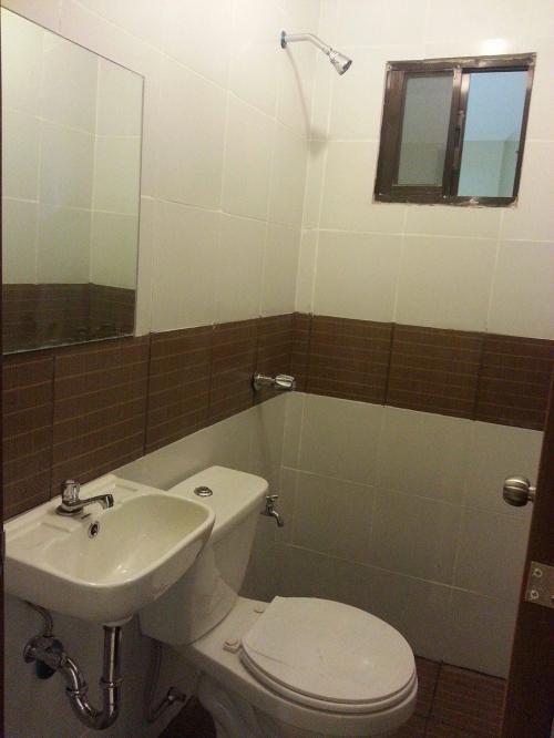 Bathroom w/ Shower