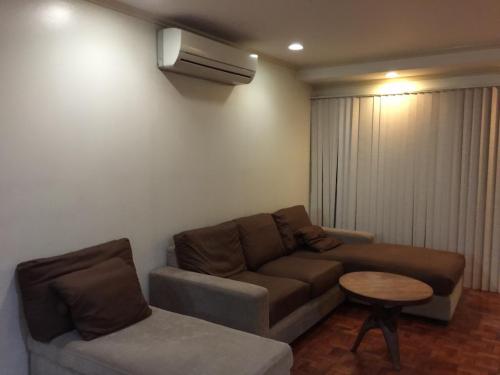 FOR RENT / LEASE: Apartment / Condo / Townhouse Manila Metropolitan Area > Makati 1