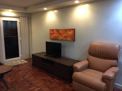 FOR RENT / LEASE: Apartment / Condo / Townhouse Manila Metropolitan Area > Makati 2