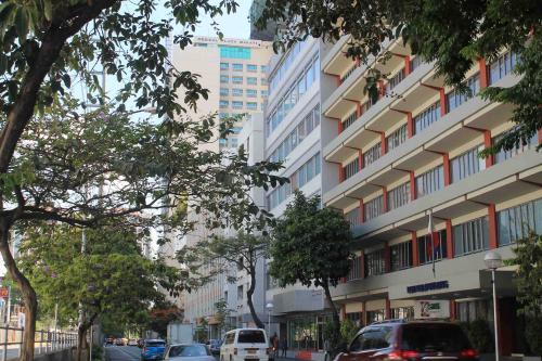 FOR SALE: Office / Commercial / Industrial Manila Metropolitan Area > Makati