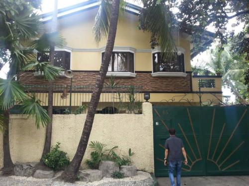 FOR SALE: House Manila Metropolitan Area > Quezon