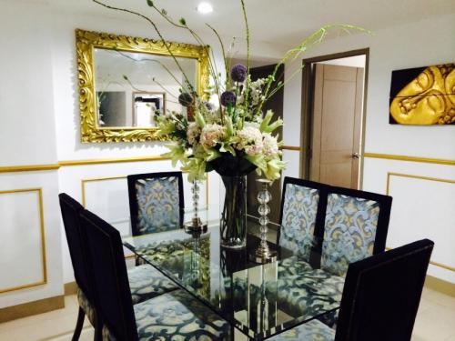 FOR SALE: Apartment / Condo / Townhouse Manila Metropolitan Area > Makati 3