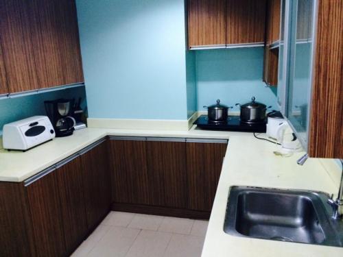 FOR SALE: Apartment / Condo / Townhouse Manila Metropolitan Area > Makati 4