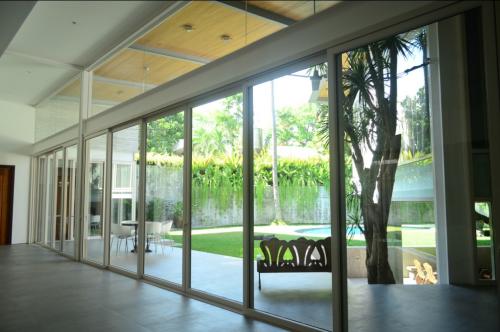 FOR RENT / LEASE: House Manila Metropolitan Area > Makati 2