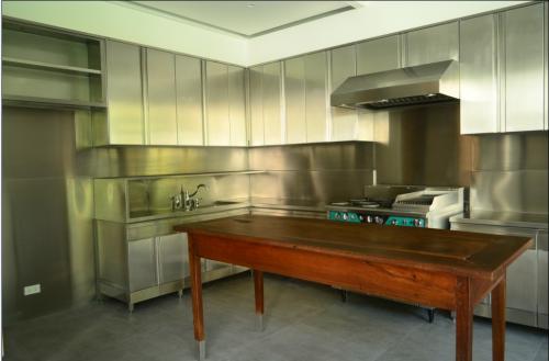 FOR RENT / LEASE: House Manila Metropolitan Area > Makati 6