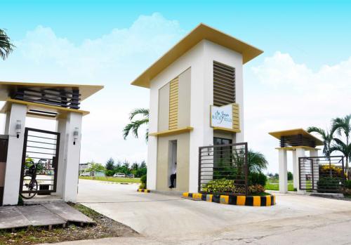 FOR SALE: Apartment / Condo / Townhouse Laguna > Sta Rosa