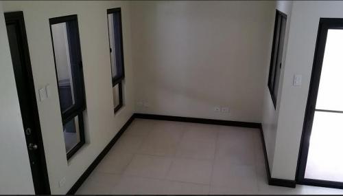 FOR SALE: Apartment / Condo / Townhouse Manila Metropolitan Area > Paranaque 12