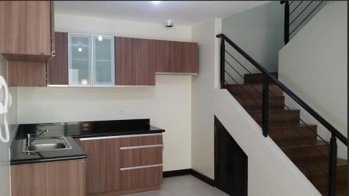 FOR SALE: Apartment / Condo / Townhouse Manila Metropolitan Area > Paranaque 8