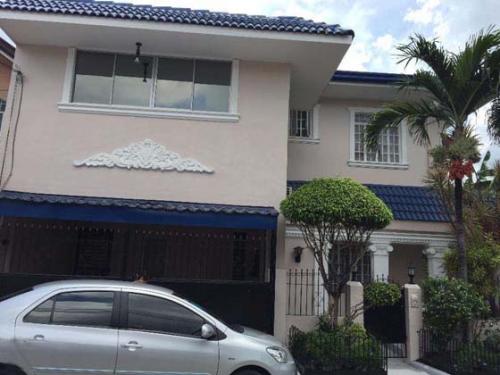 FOR SALE: House Manila Metropolitan Area > Paranaque