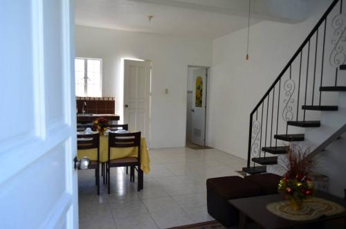 FOR SALE: Apartment / Condo / Townhouse Rizal 1