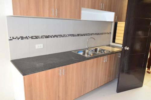 FOR SALE: Apartment / Condo / Townhouse Manila Metropolitan Area > Marikina 8