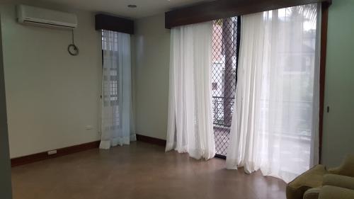 FOR RENT / LEASE: House Cebu > Cebu City 1