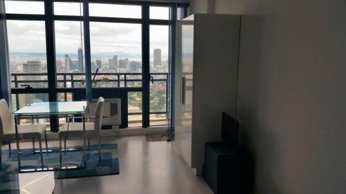 FOR RENT / LEASE: Apartment / Condo / Townhouse Manila Metropolitan Area > Makati 6