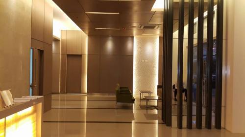 FOR RENT / LEASE: Apartment / Condo / Townhouse Manila Metropolitan Area > Makati 8
