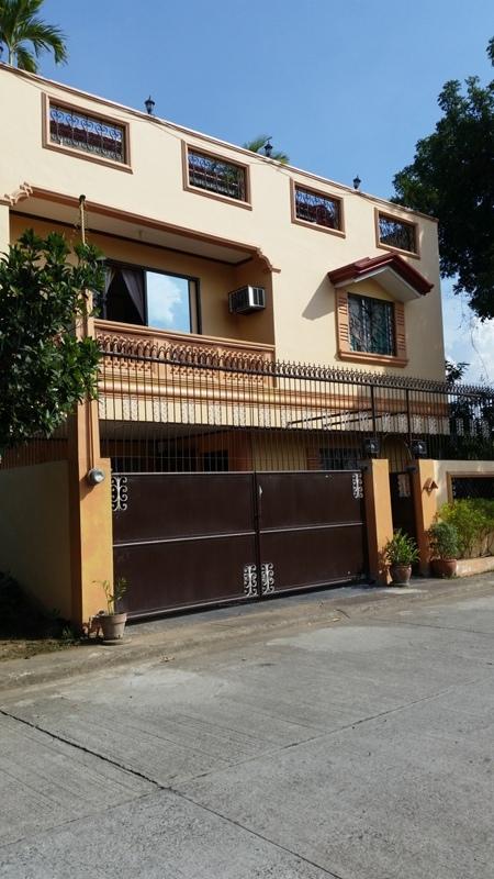 FOR SALE: House Laguna