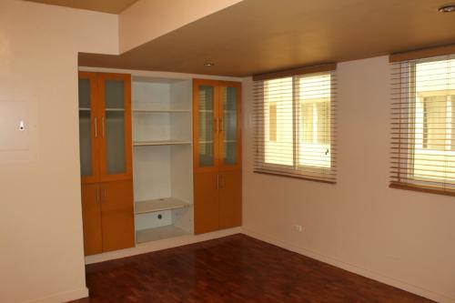 FOR SALE: Apartment / Condo / Townhouse Manila Metropolitan Area > Paranaque 6