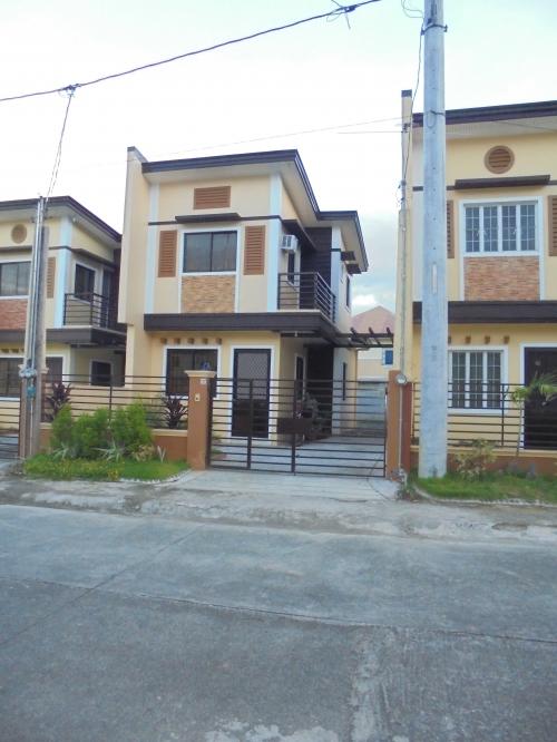 FOR SALE: House Rizal 8