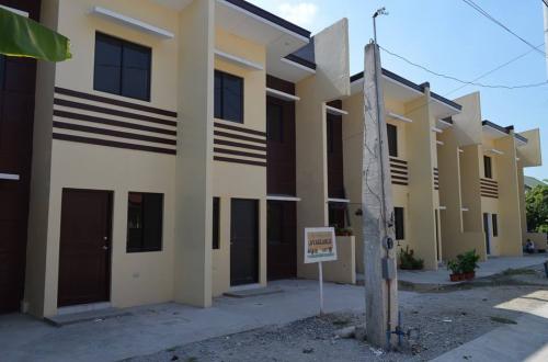 FOR SALE: Apartment / Condo / Townhouse Rizal 1