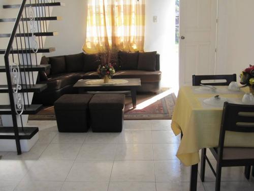 FOR SALE: Apartment / Condo / Townhouse Rizal 1