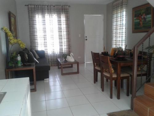 FOR SALE: Apartment / Condo / Townhouse Rizal > Antipolo 6