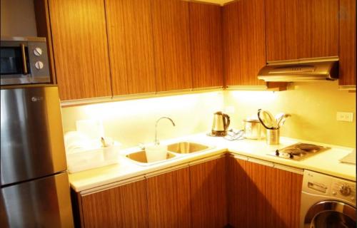 FOR RENT / LEASE: Apartment / Condo / Townhouse Manila Metropolitan Area > Makati 2