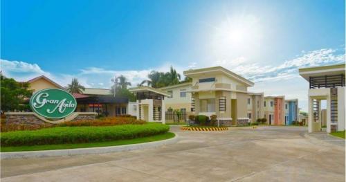 FOR SALE: Apartment / Condo / Townhouse Laguna > Calamba 3