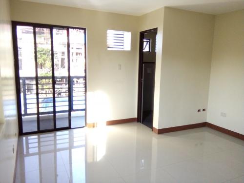 FOR SALE: Apartment / Condo / Townhouse Manila Metropolitan Area > Las Pinas 7