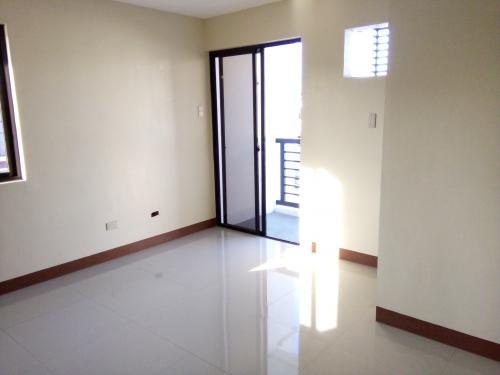 FOR SALE: Apartment / Condo / Townhouse Manila Metropolitan Area > Las Pinas 8