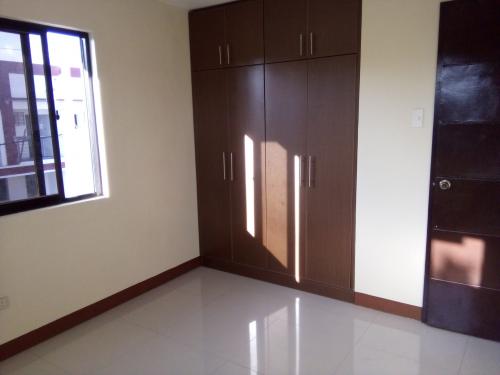 FOR SALE: Apartment / Condo / Townhouse Manila Metropolitan Area > Las Pinas 10