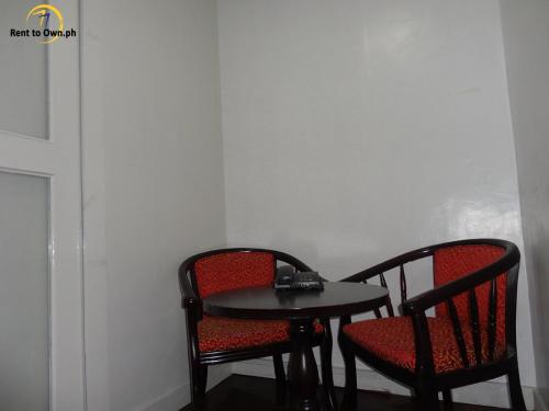 iving and Dining Area - http://www.renttoown.ph
